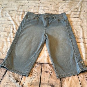 Gloria Vanderbilt Slimming Jean Capris